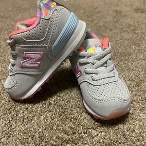 New Balance Gray and Pink Sneakers with Breathable Mesh and Supportive Design